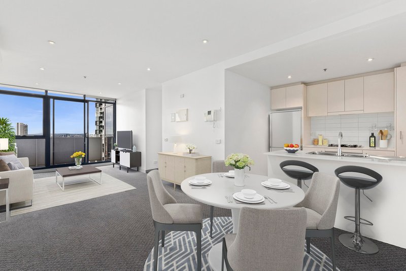 Photo - 2204/109 Clarendon Street, Southbank VIC 3006 - Image 2