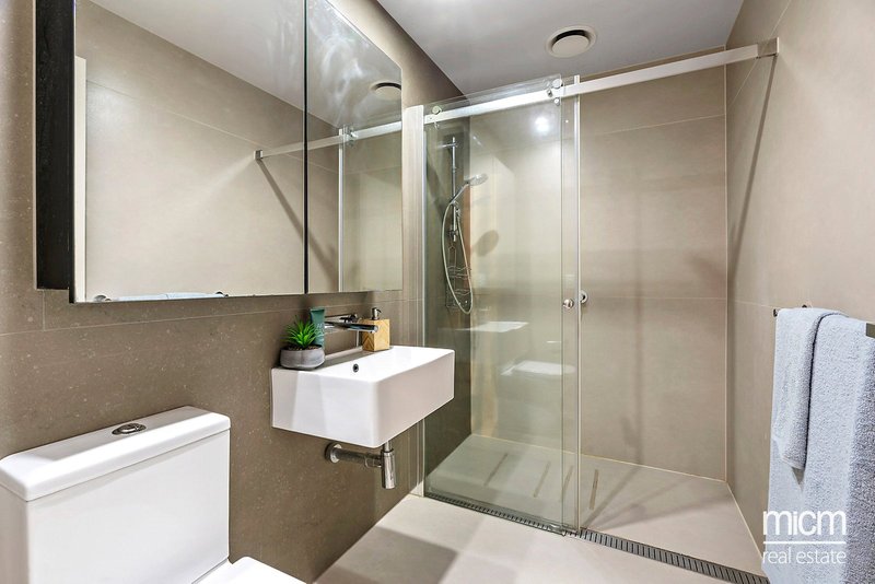 Photo - 2204/568 Collins Street, Melbourne VIC 3000 - Image 7