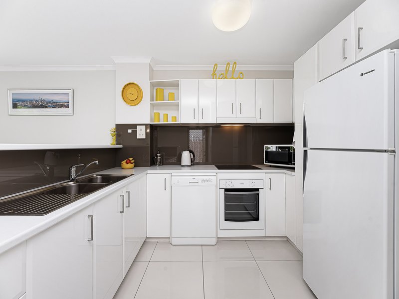 Photo - 2/205 Bradman Avenue, Maroochydore QLD 4558 - Image 6