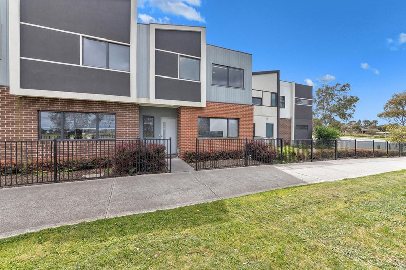 Photo - 2/205 James Mirams Drive, Roxburgh Park VIC 3064 - Image 2