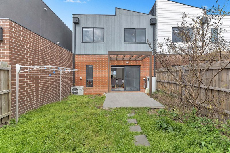 Photo - 2/205 James Mirams Drive, Roxburgh Park VIC 3064 - Image 10