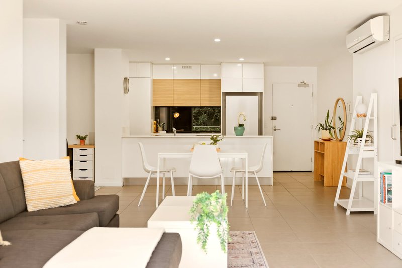 Photo - 2205/1-7 Waterford Court, Bundall QLD 4217 - Image 2