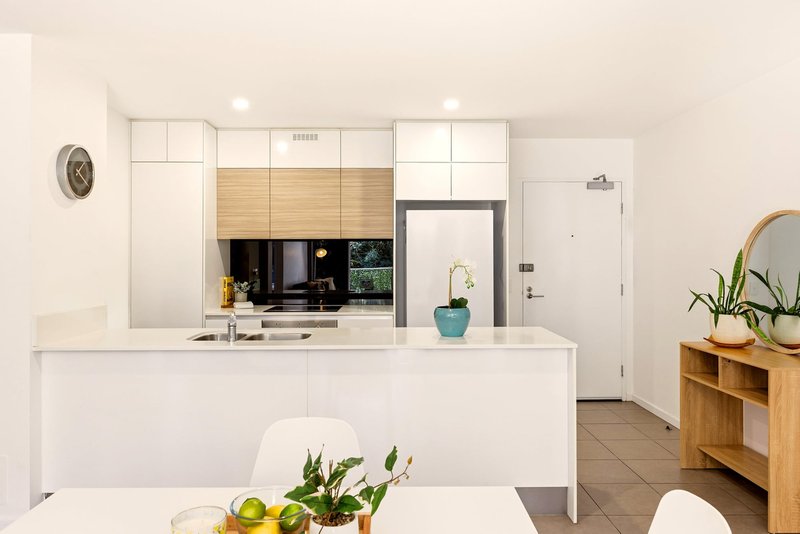 Photo - 2205/1-7 Waterford Court, Bundall QLD 4217 - Image 3