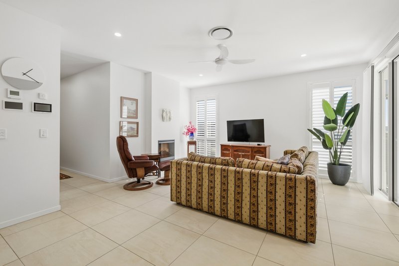 Photo - 220/75 Highgrove Drive, Highfields QLD 4352 - Image 11