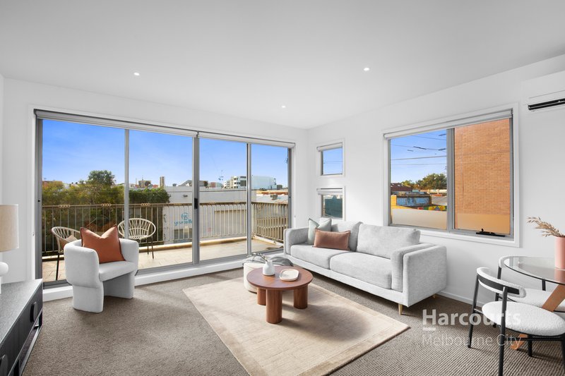 Photo - 2/208 Albion Street, Brunswick VIC 3056 - Image 1