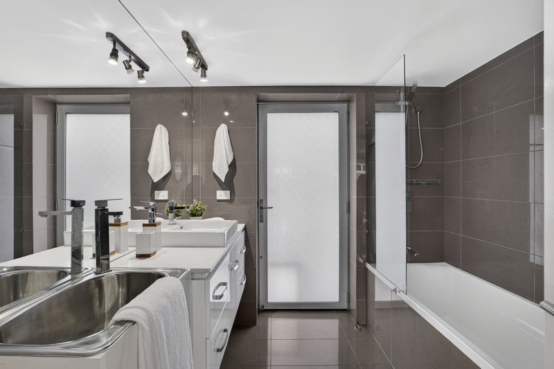 Photo - 2/21 Albatross Avenue, Mermaid Beach QLD 4218 - Image 19