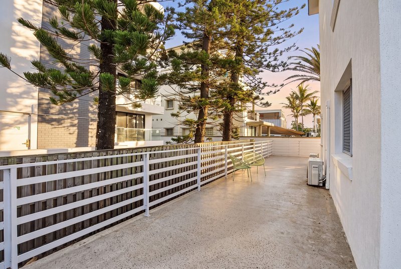 Photo - 2/21 Albatross Avenue, Mermaid Beach QLD 4218 - Image 20