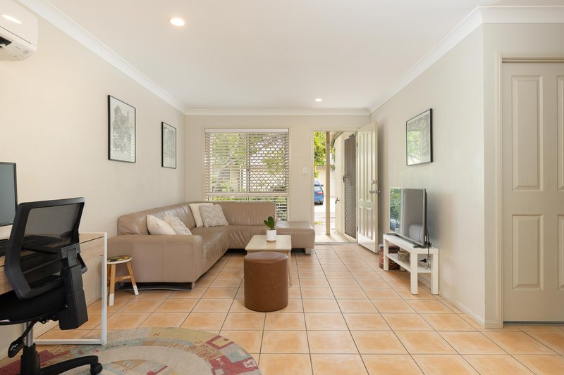 Photo - 2/21 Chessom Street, Mitchelton QLD 4053 - Image 2