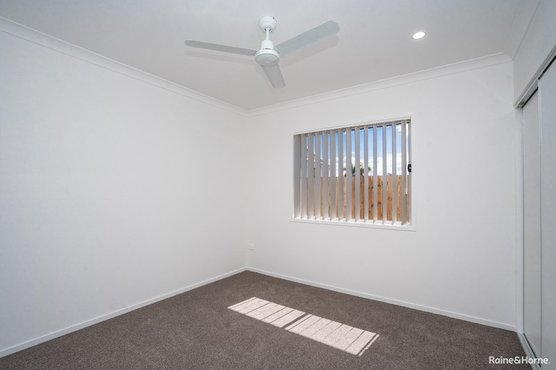 Photo - 2/21 Cunningham Street, Torquay QLD 4655 - Image 11