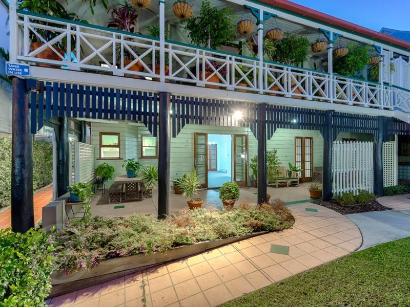 Photo - 2/21 Edmondstone Street, South Brisbane QLD 4101 - Image 1