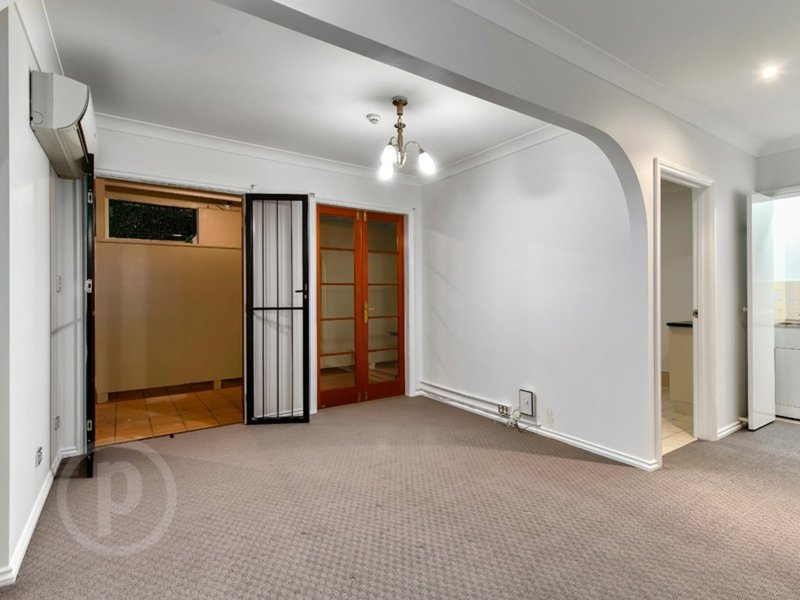 Photo - 2/21 Edmondstone Street, South Brisbane QLD 4101 - Image 3