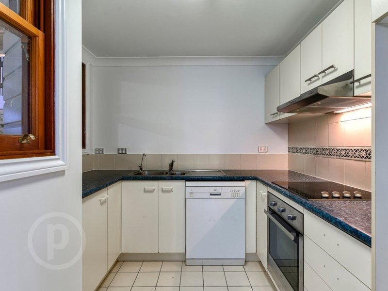 Photo - 2/21 Edmondstone Street, South Brisbane QLD 4101 - Image 6