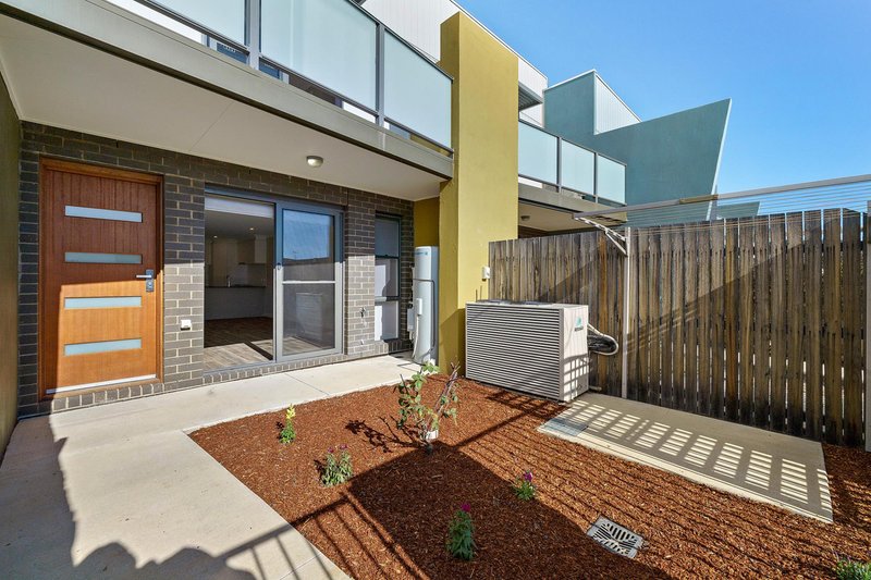 Photo - 22/1 Gifford Street, Coombs ACT 2611 - Image 2