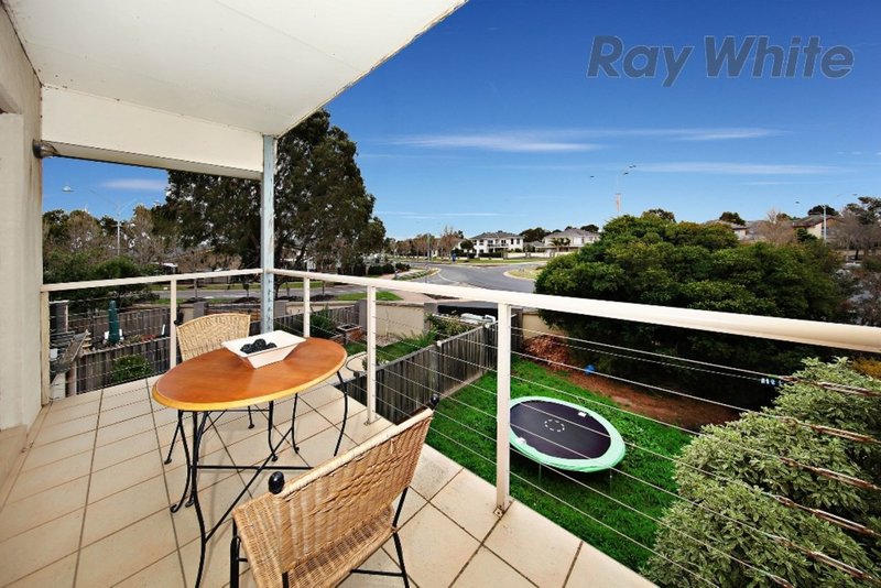 Photo - 22/1 Greg Norman Drive, Point Cook VIC 3030 - Image 2