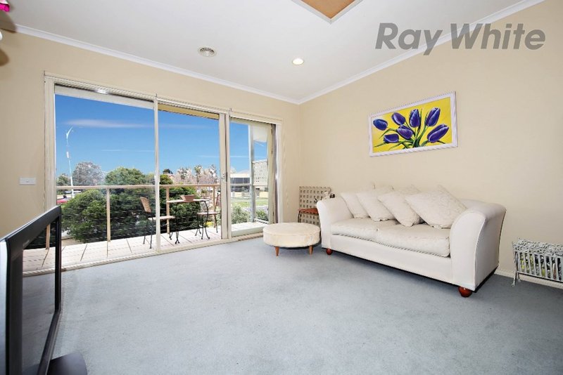 Photo - 22/1 Greg Norman Drive, Point Cook VIC 3030 - Image 4