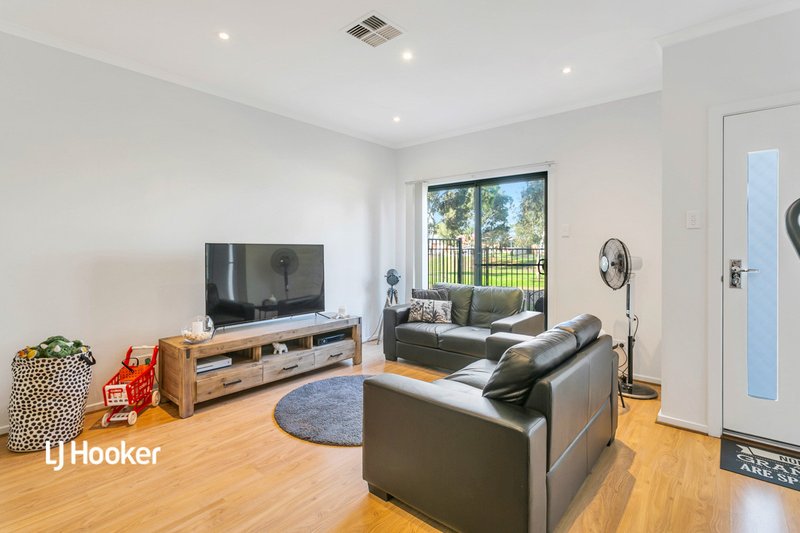 Photo - 2/21 Harcourt Terrace, Salisbury North SA 5108 - Image 5