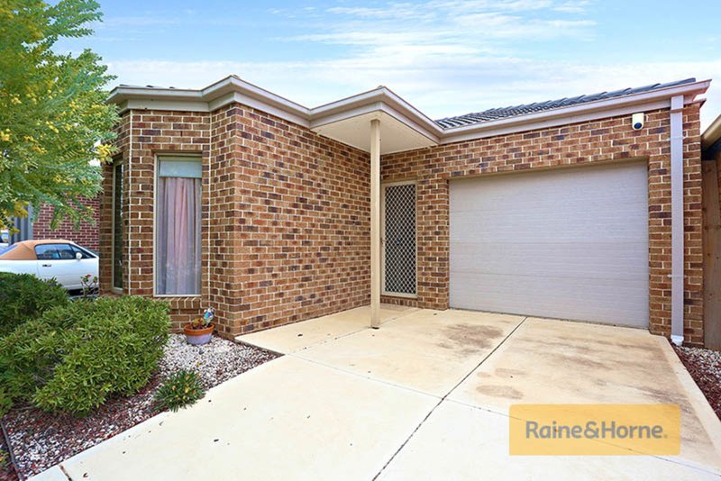 2/21 Haywood Grove, Melton West VIC 3337