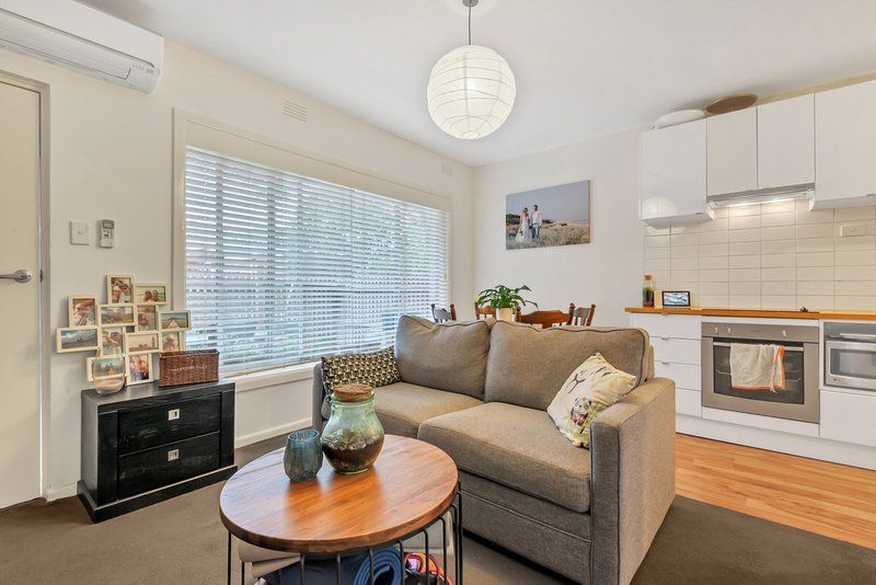 Photo - 2/21 Hobart Road, Murrumbeena VIC 3163 - Image 3