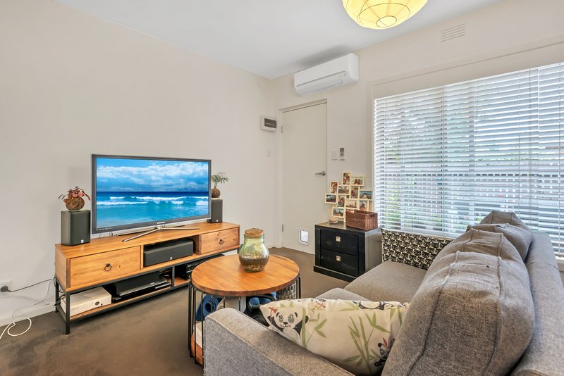 Photo - 2/21 Hobart Road, Murrumbeena VIC 3163 - Image 4