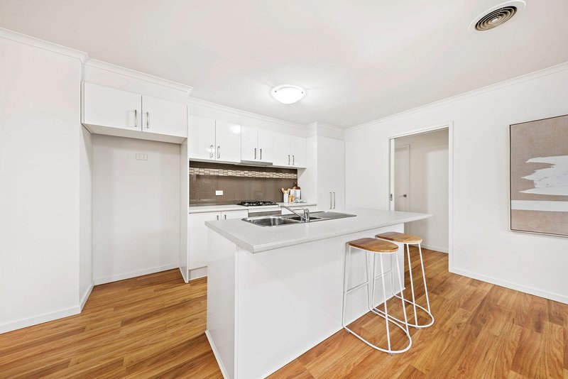 Photo - 2/21 James Street, Frankston VIC 3199 - Image 2