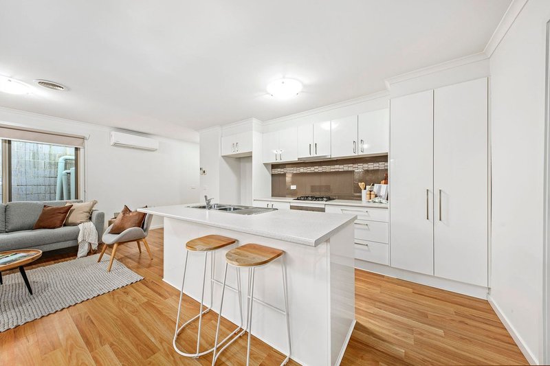 Photo - 2/21 James Street, Frankston VIC 3199 - Image 4