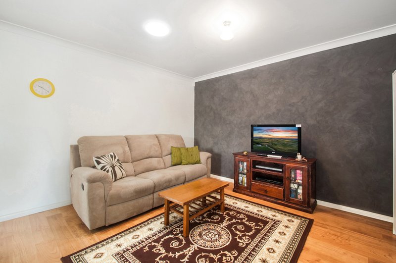 Photo - 2/21 Kent Road, Dapto NSW 2530 - Image 3