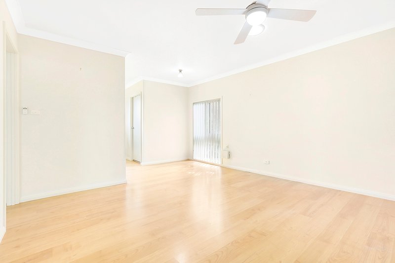 Photo - 2/21 Kent Road, Dapto NSW 2530 - Image 4