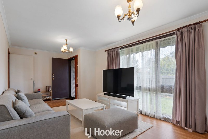Photo - 2/21 Kerrison Drive, Hampton Park VIC 3976 - Image 3