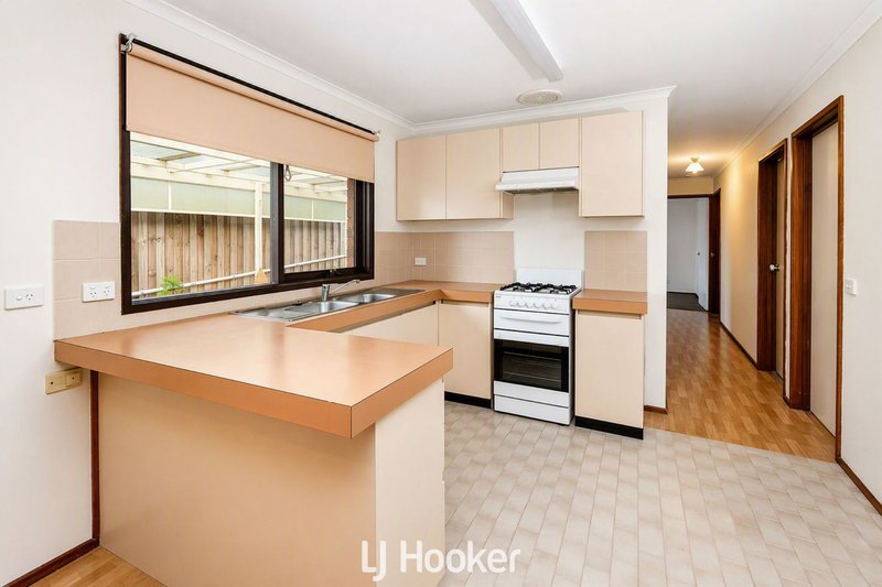 Photo - 2/21 Kerrison Drive, Hampton Park VIC 3976 - Image 7