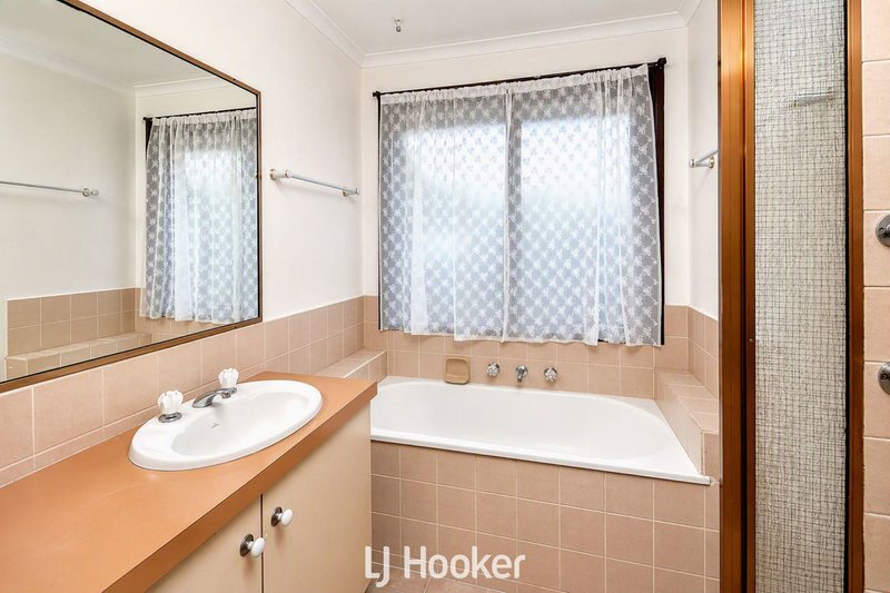Photo - 2/21 Kerrison Drive, Hampton Park VIC 3976 - Image 10
