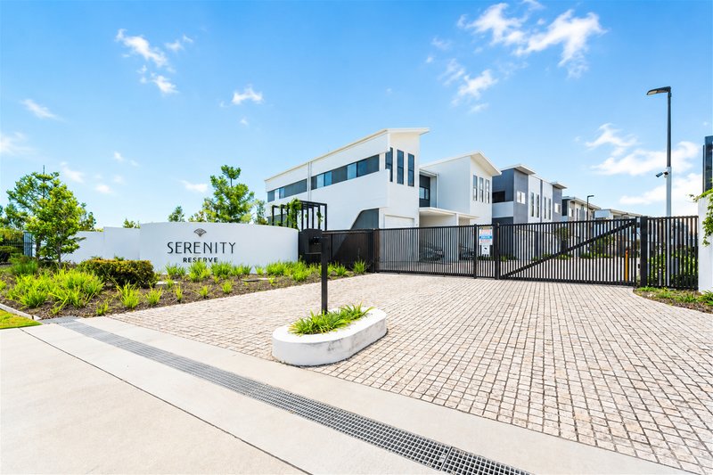 Photo - 22/1 Lake Serenity Boulevard, Helensvale QLD 4212 - Image 2