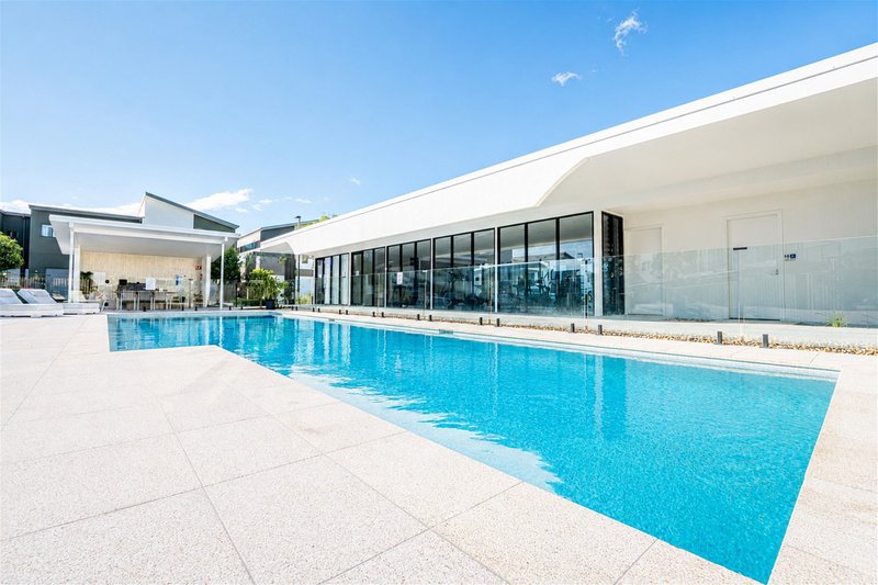 Photo - 22/1 Lake Serenity Boulevard, Helensvale QLD 4212 - Image 4