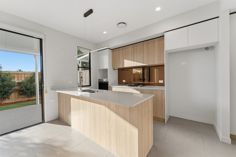 Photo - 22/1 Lake Serenity Boulevard, Helensvale QLD 4212 - Image 7