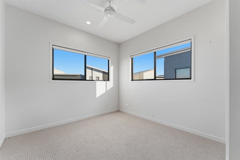Photo - 22/1 Lake Serenity Boulevard, Helensvale QLD 4212 - Image 11