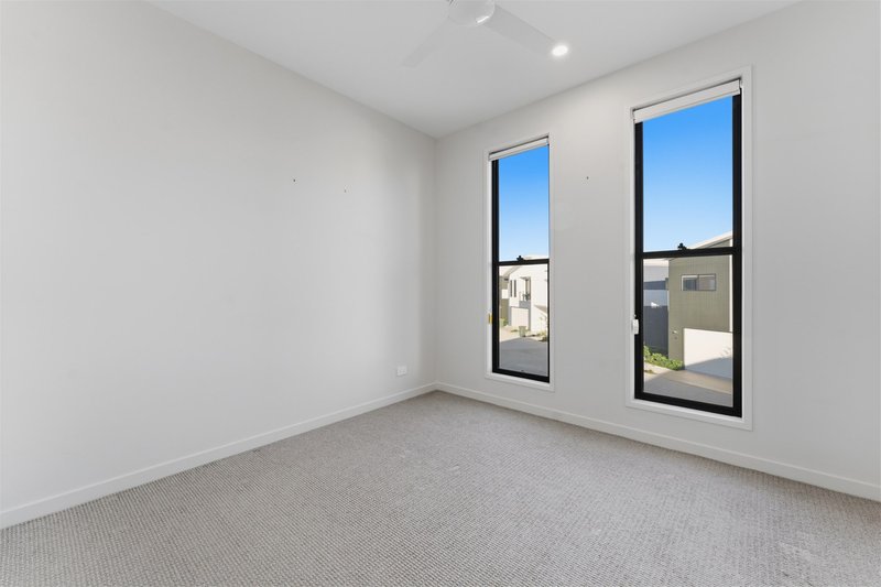 Photo - 22/1 Lake Serenity Boulevard, Helensvale QLD 4212 - Image 12
