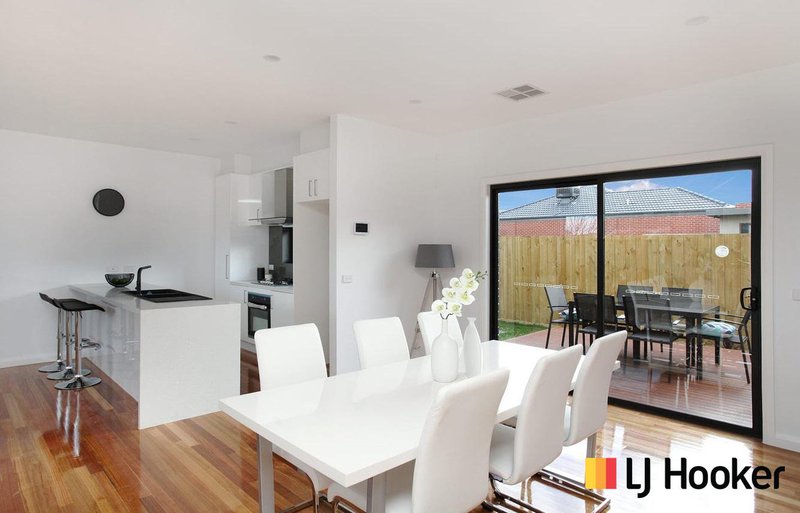 Photo - 2/21 Mahon Avenue, Altona North VIC 3025 - Image 3