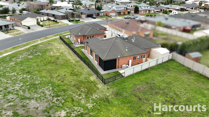 Photo - 2/21 Mctavish Boulevard, Horsham VIC 3400 - Image 2