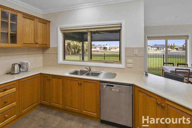 Photo - 2/21 Mctavish Boulevard, Horsham VIC 3400 - Image 4