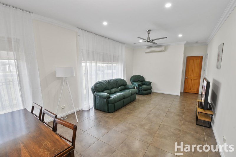 Photo - 2/21 Mctavish Boulevard, Horsham VIC 3400 - Image 6