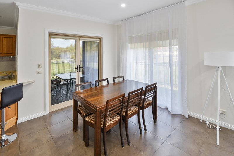 Photo - 2/21 Mctavish Boulevard, Horsham VIC 3400 - Image 7