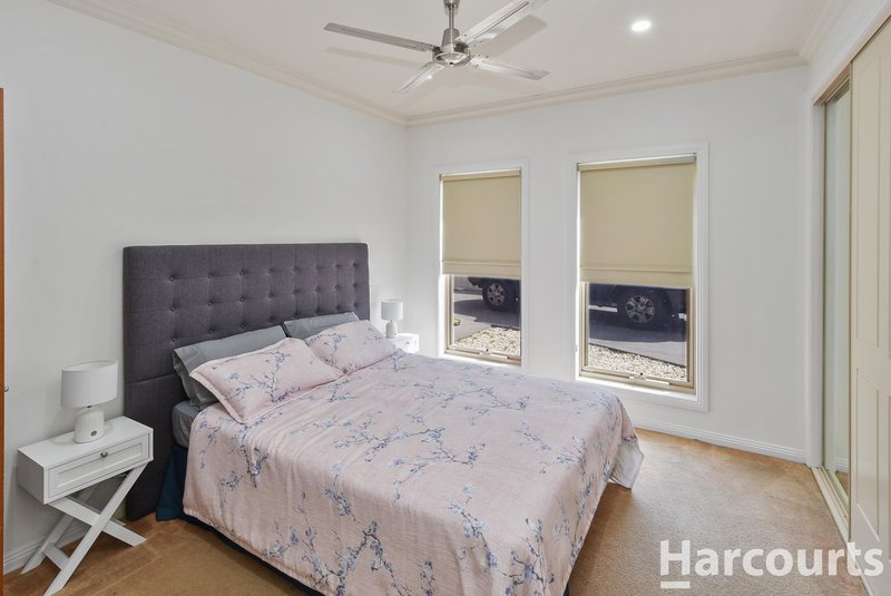 Photo - 2/21 Mctavish Boulevard, Horsham VIC 3400 - Image 8