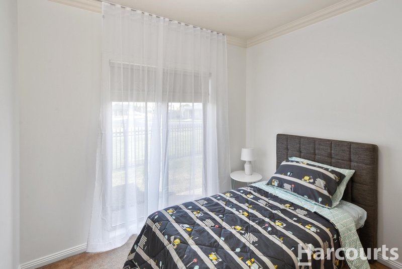 Photo - 2/21 Mctavish Boulevard, Horsham VIC 3400 - Image 11