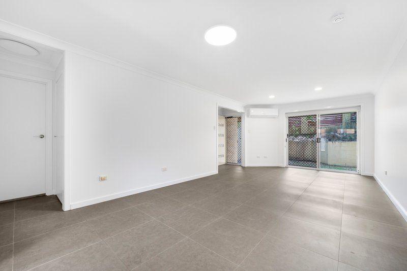 Photo - 2/21 Medina Street, Moorooka QLD 4105 - Image 1