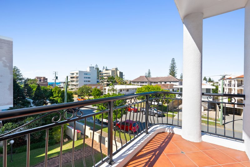 Photo - 2/21 Montana Road, Mermaid Beach QLD 4218 - Image 1