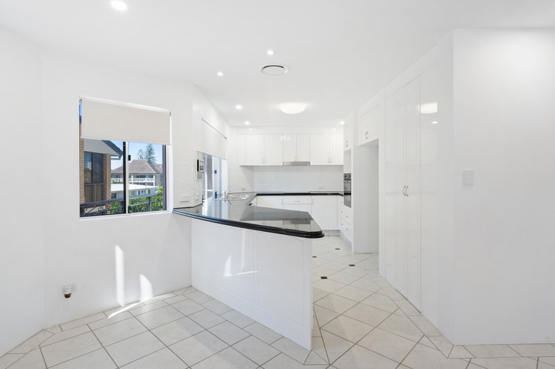 Photo - 2/21 Montana Road, Mermaid Beach QLD 4218 - Image 5