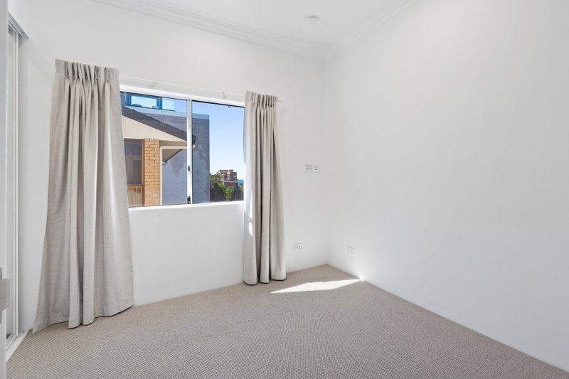 Photo - 2/21 Montana Road, Mermaid Beach QLD 4218 - Image 10