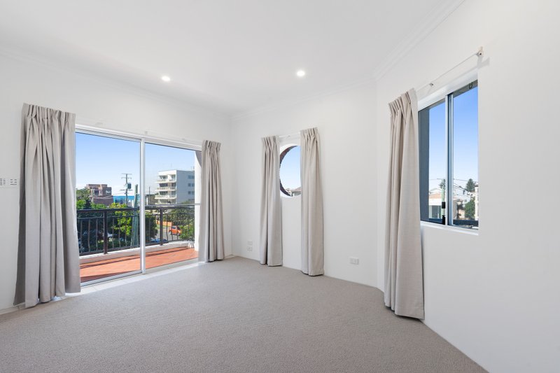 Photo - 2/21 Montana Road, Mermaid Beach QLD 4218 - Image 12