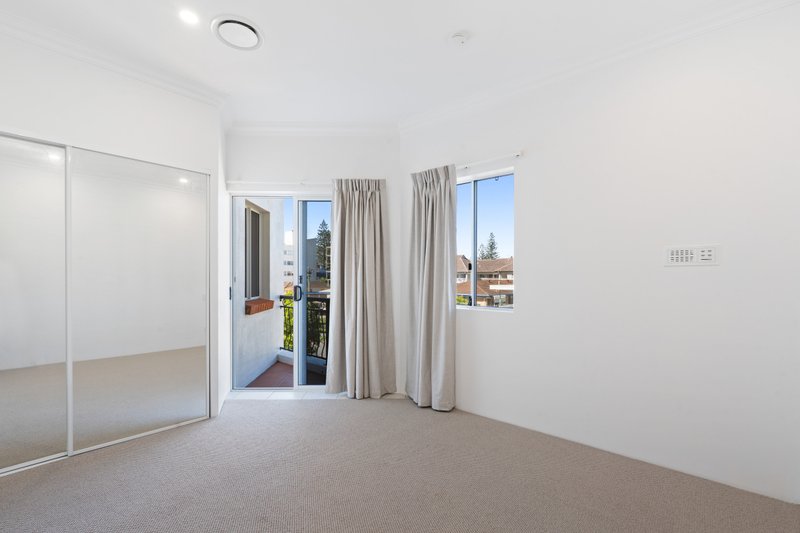Photo - 2/21 Montana Road, Mermaid Beach QLD 4218 - Image 13