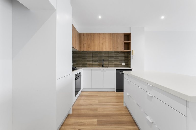 Photo - 2/21 Railway Road, Blackburn VIC 3130 - Image 3