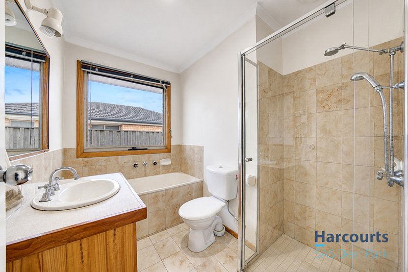 Photo - 2/21 Reaburn Avenue, St Albans VIC 3021 - Image 4